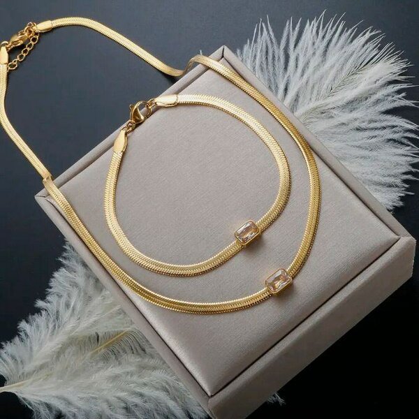 Collier et bracelet dorés élégants