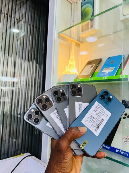 iPhone 12 Pro Max Casi neuf