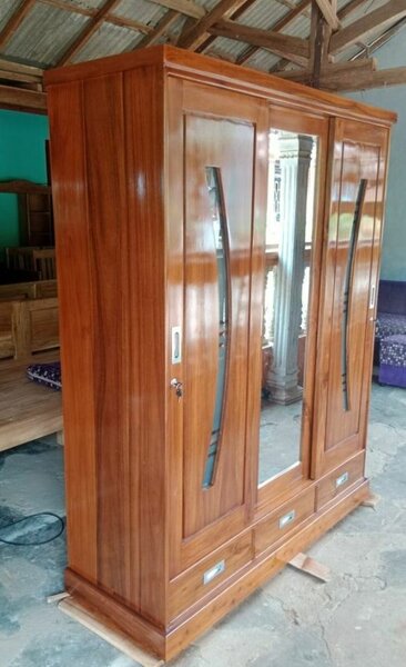 Armoire en bois 3 portes