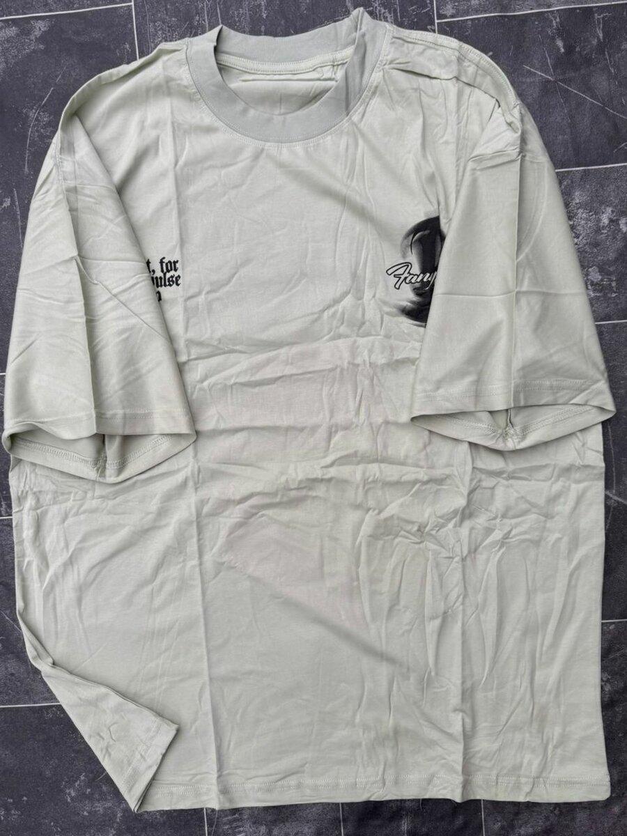 T-shirt casual graphique