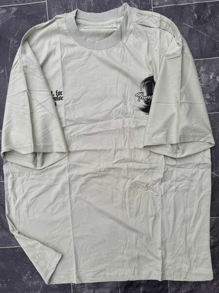 T-shirt casual graphique