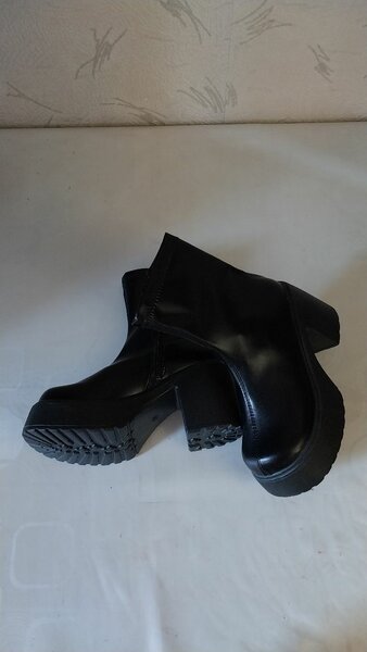 Деми сапоги, на высокой подошв