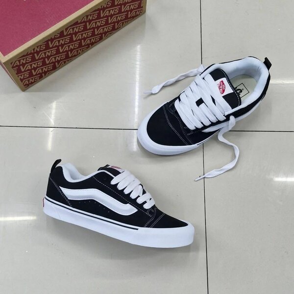 VANS KNU
