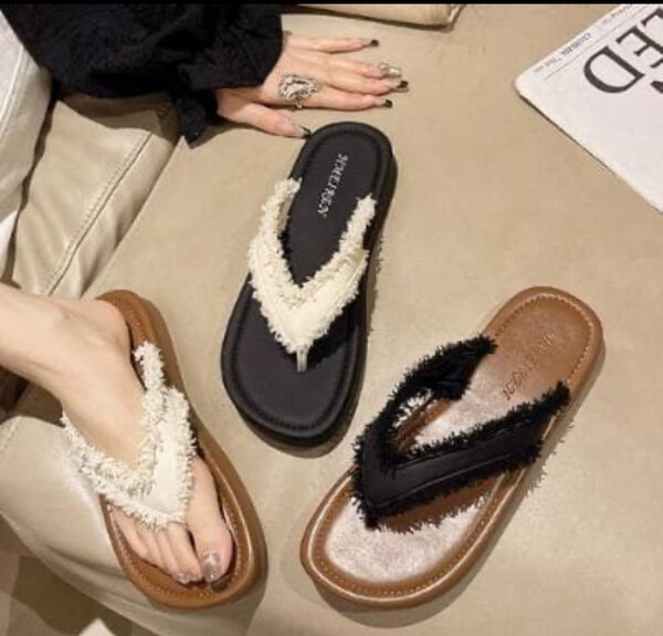 Tongs en fourrure élégantes