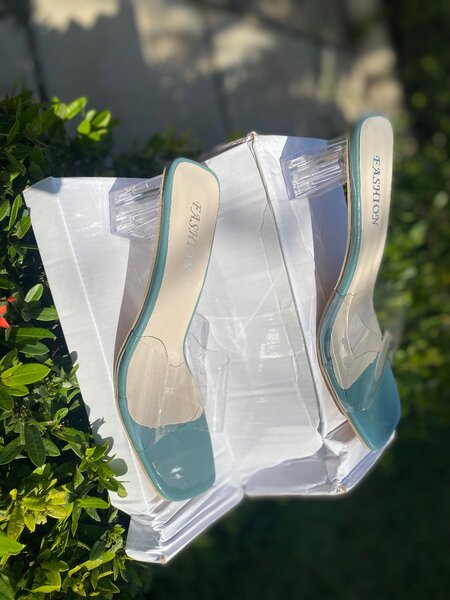 Transparent easywear heel