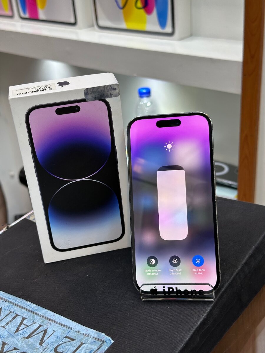 iPhone 14 Pro 256Giga avec carton