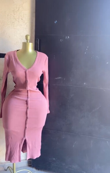 Robe en tricot rose élégante