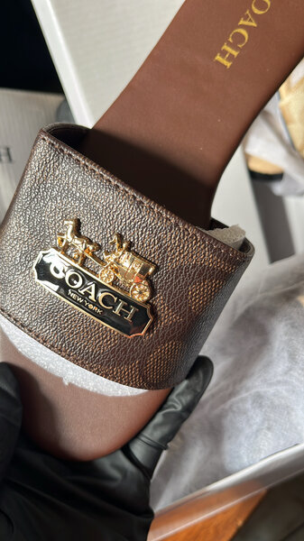 Sandales Coach élégantes