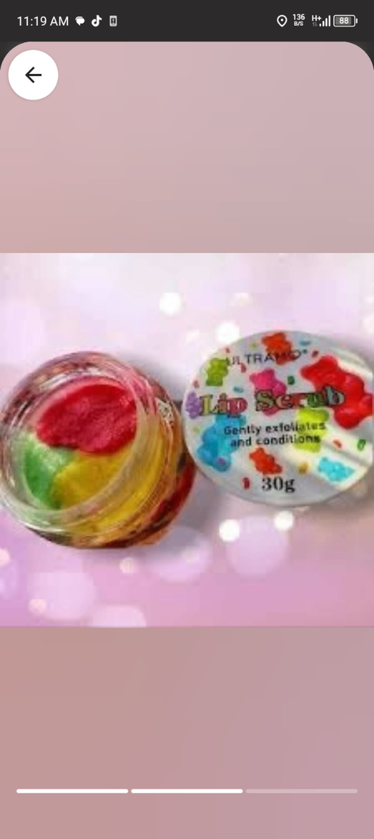 Exfoliating lip sugar scrub