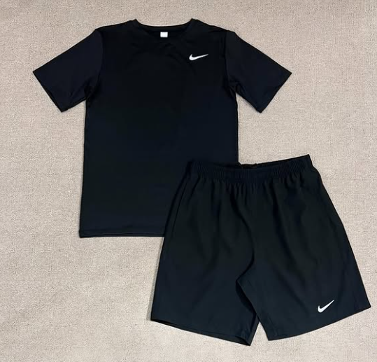 Футболка с шортами для занятий спортом