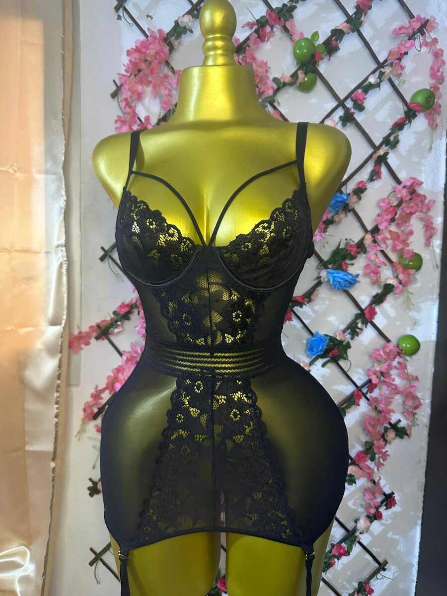 Nuisette en dentelle noire sexy