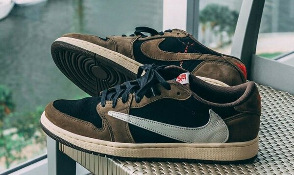Sneakers Travis Scott x Air Jordan 1 Low Dark Mocha