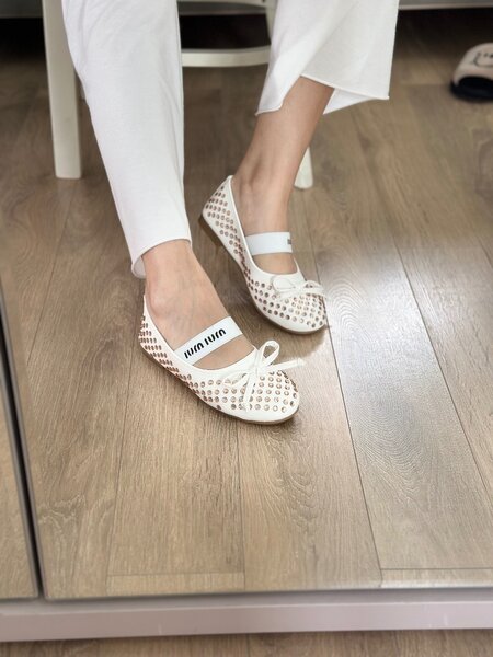 Балетки под брендом MIU MIU