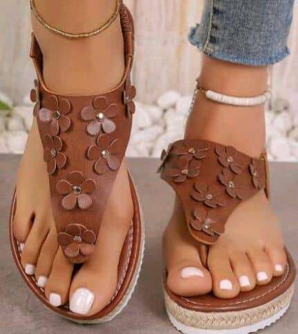 Sandales élégantes en cuir floral