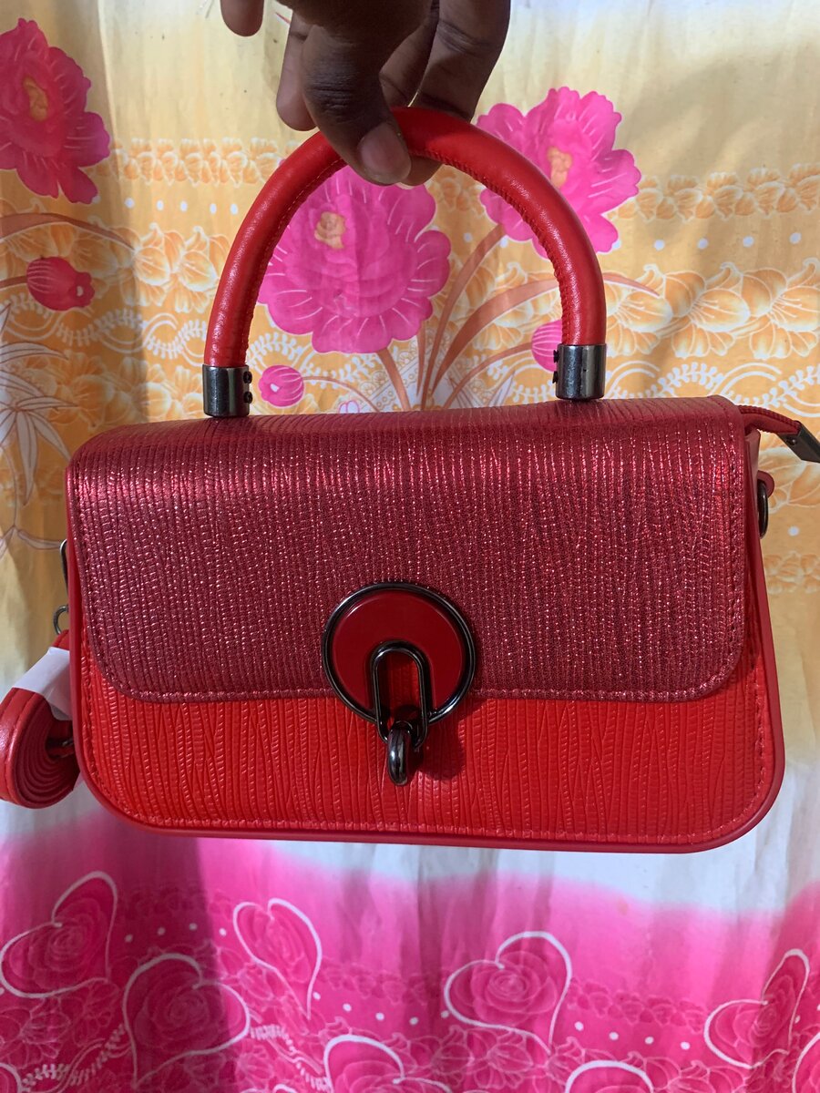 Sac à main rouge élégant