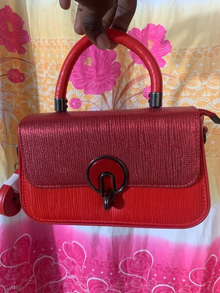 Sac à main rouge élégant