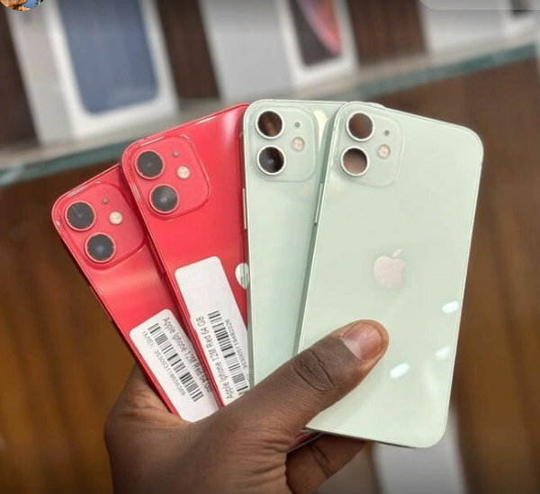 iPhone 11 reconditionné vert et rouge