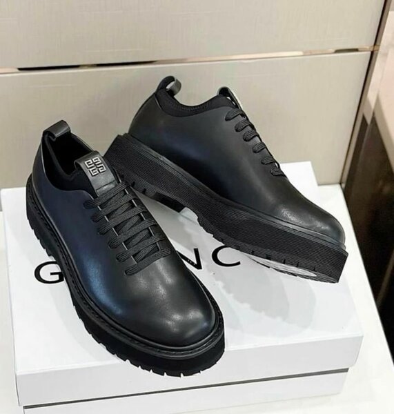 Chaussures noires élégantes en cuir