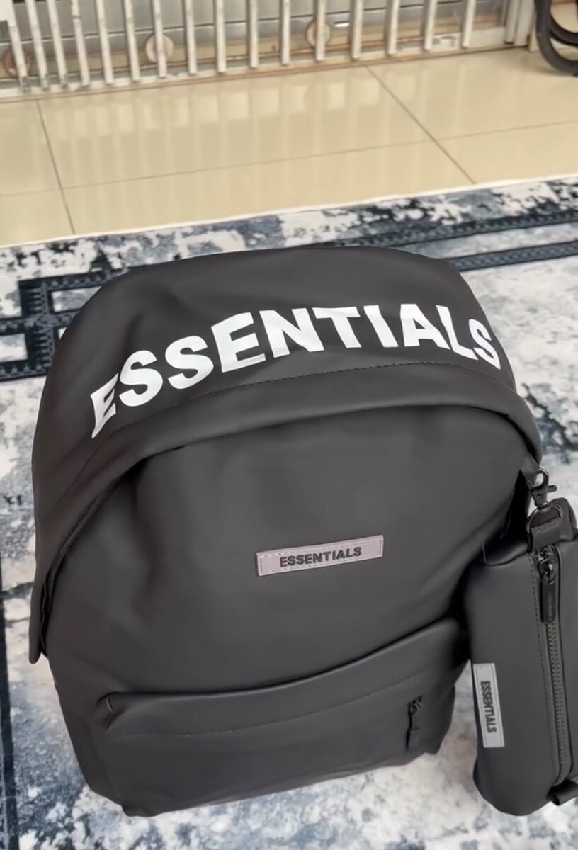 Sac à dos ESSENTIALS moderne