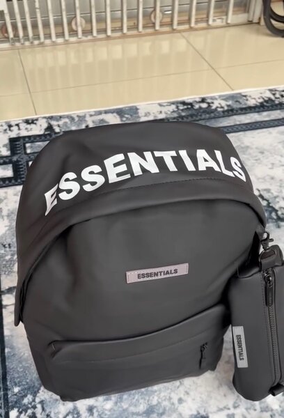 Sac à dos ESSENTIALS moderne