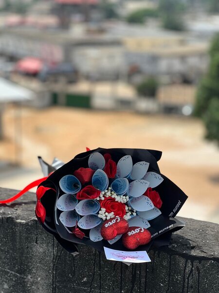 Coffret Cadeau Chocolats et Roses