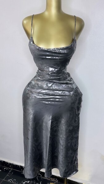 Robe métallisée grise