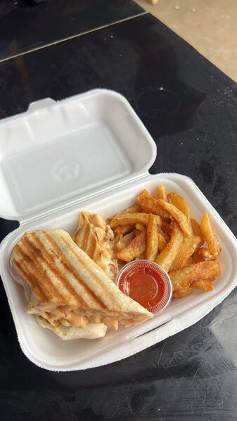 Panini Poulet et Frites