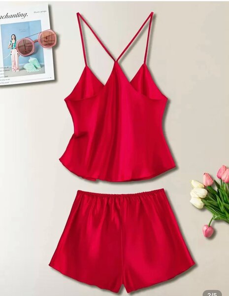 Ensemble de nuit en satin rouge
