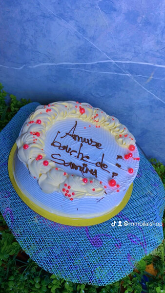 Gâteau d'anniversaire décoré