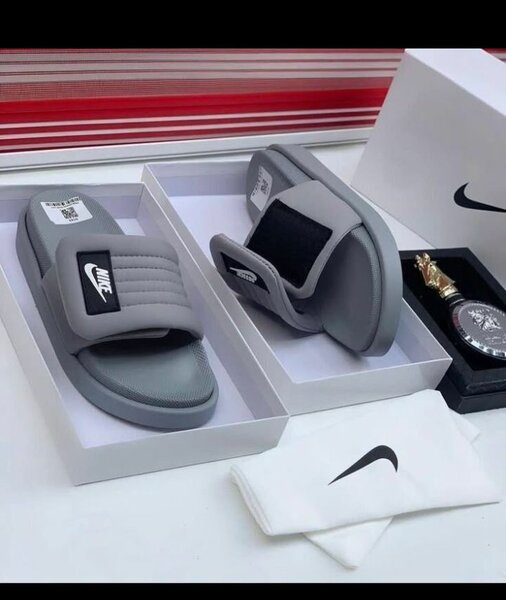 Sandales Nike grises pour homme