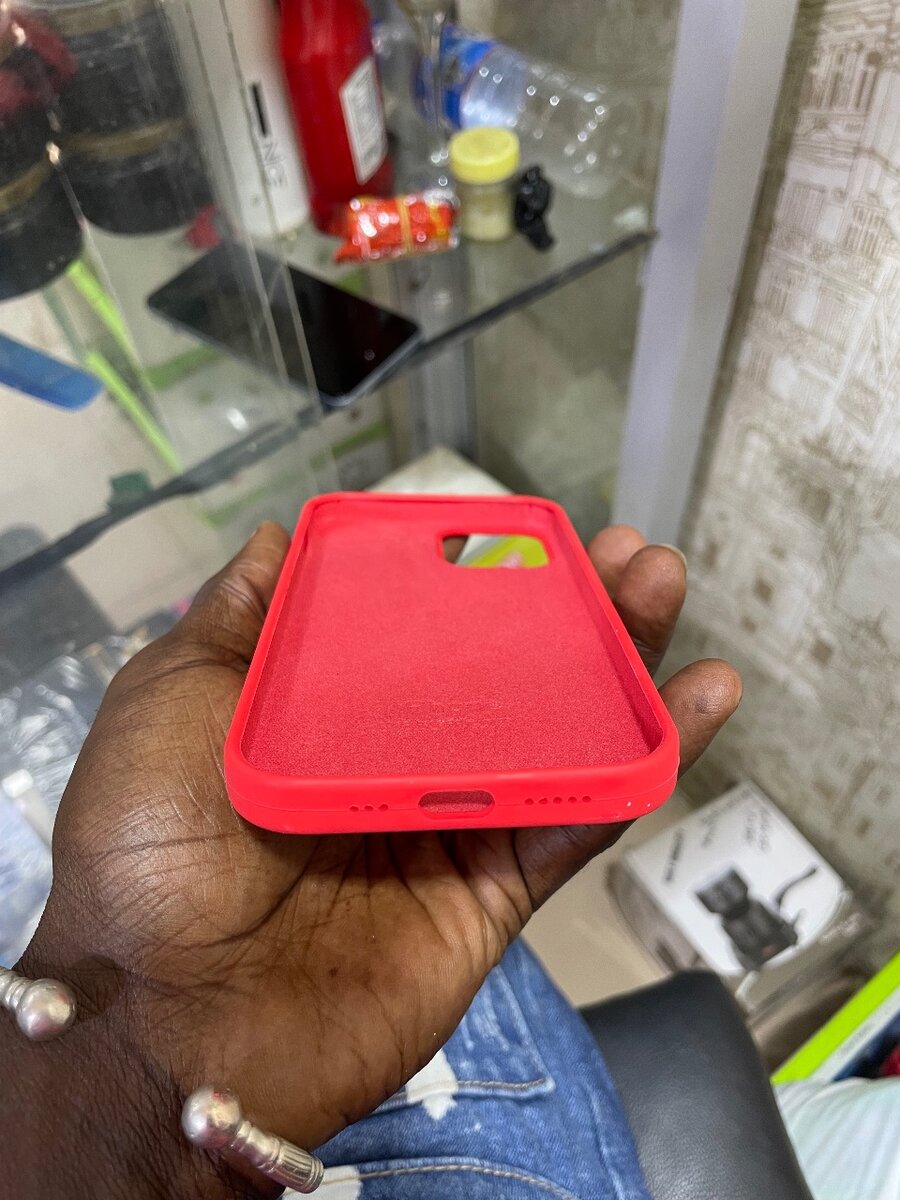 Coque iPhone 12 Rouge Élégante