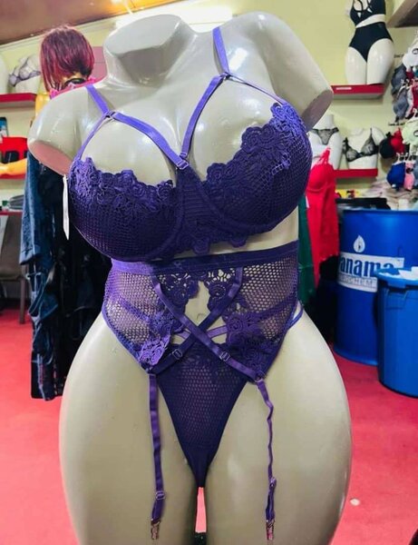 Ensemble lingerie dentelle violet