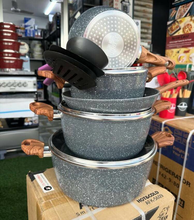 Set of Hot cooking Pots