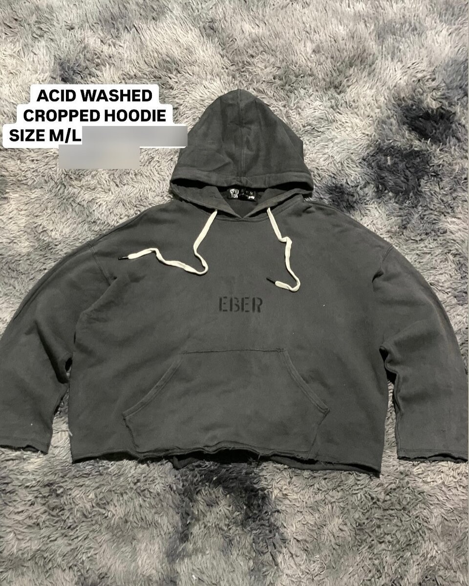 Acid washed cropped hodie