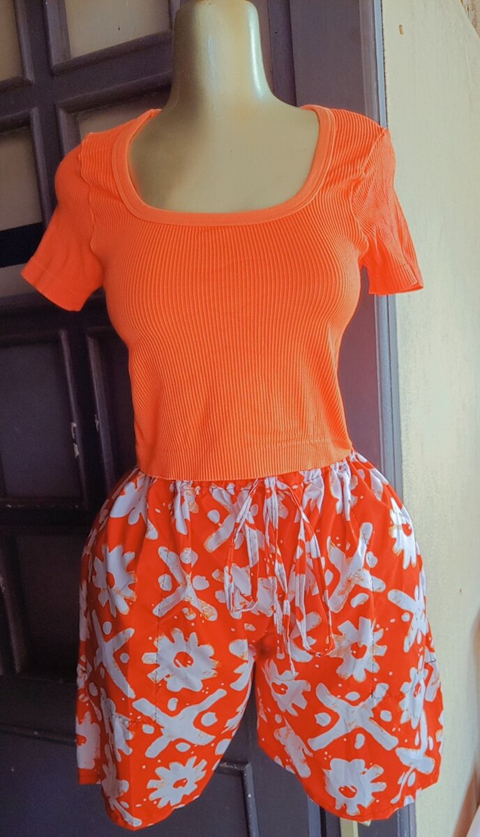 Ensemble orange et blanc pour femme