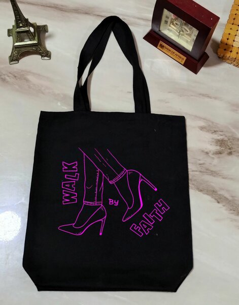 Tote bag with lining and inside pocket