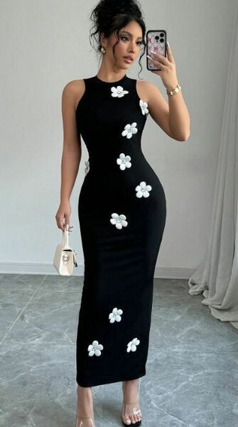 Robe longue noire fleurie élégante