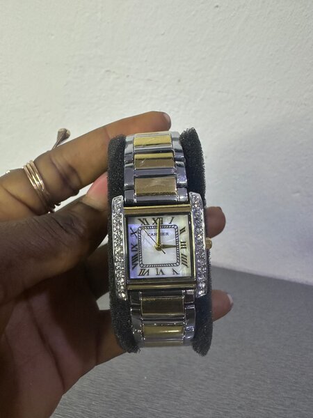 Montre élégante femme