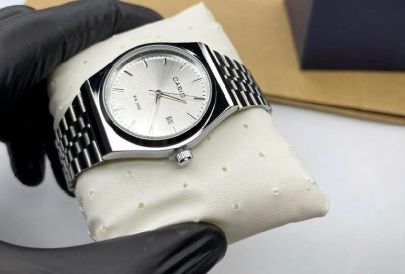 Montre Classique en Acier