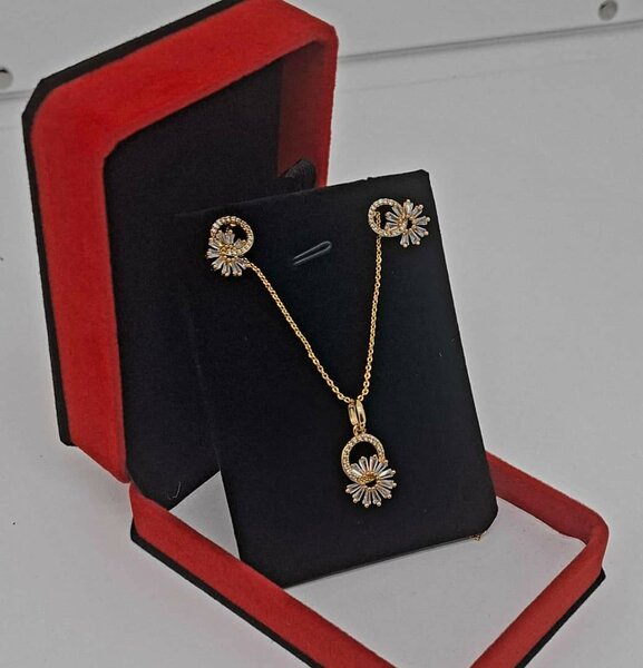 Parure élégante dorée florale