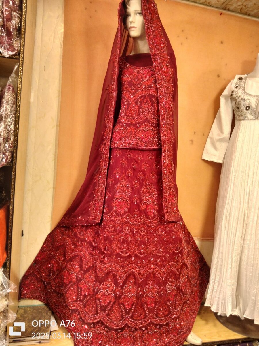 Red by red lahnga