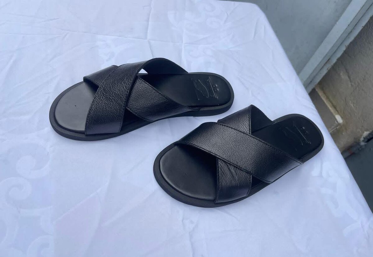 Sandales noires croisées homme