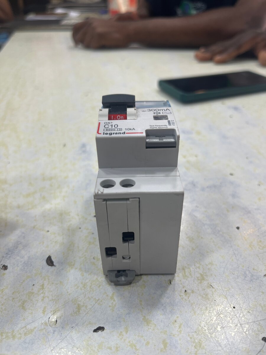 Interrupteur différentiel 300mA Legrand