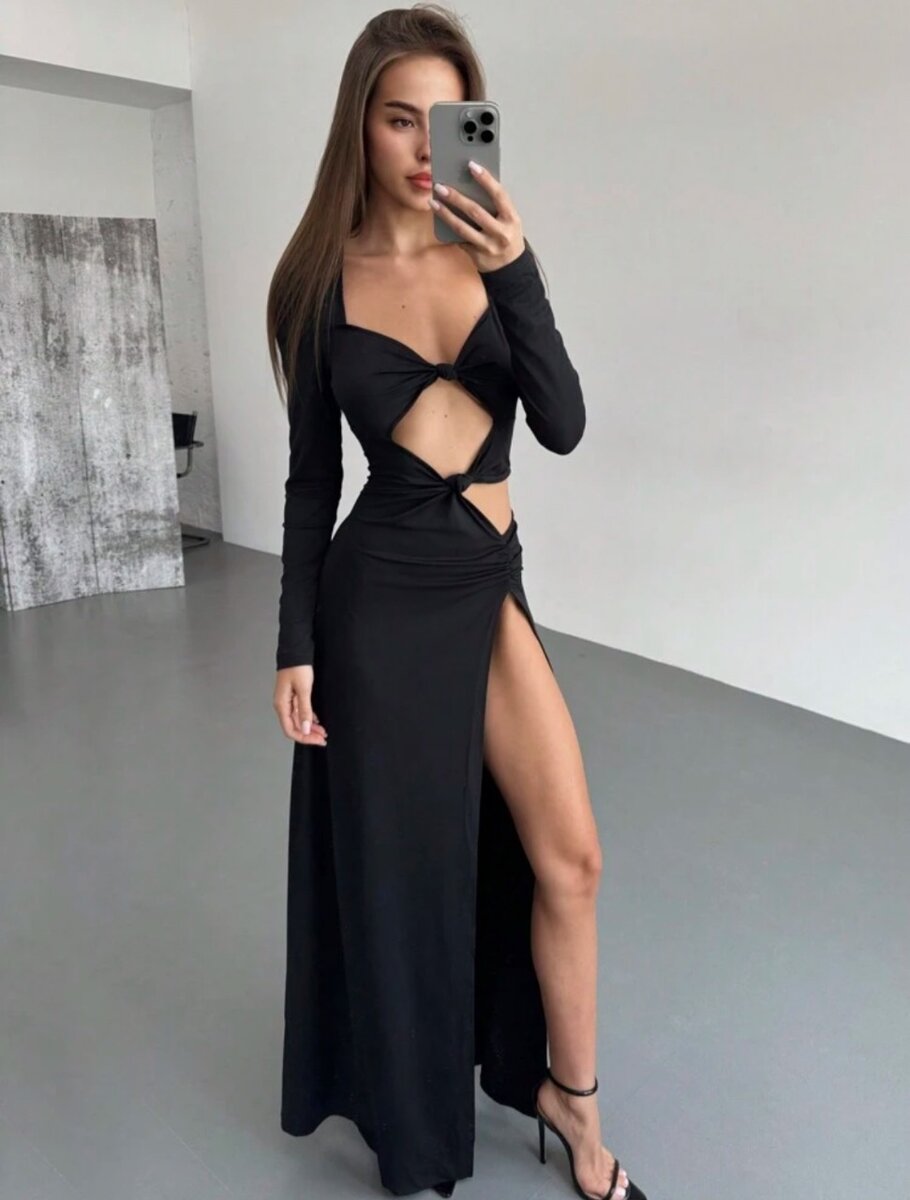 Платье с вырезами