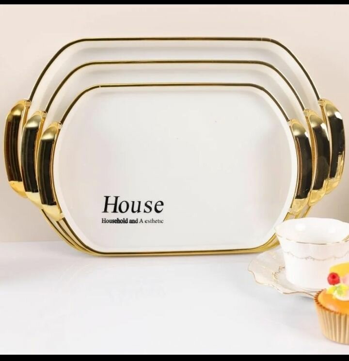Plateaux dorés élégants Maison