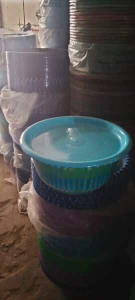 Bol en plastique avec couvercl