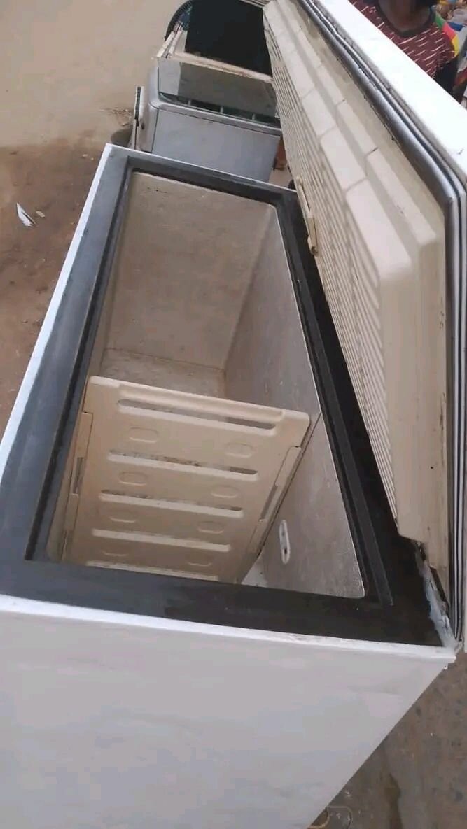 Congélateur coffre blanc