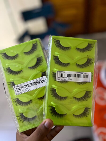 Faux cil