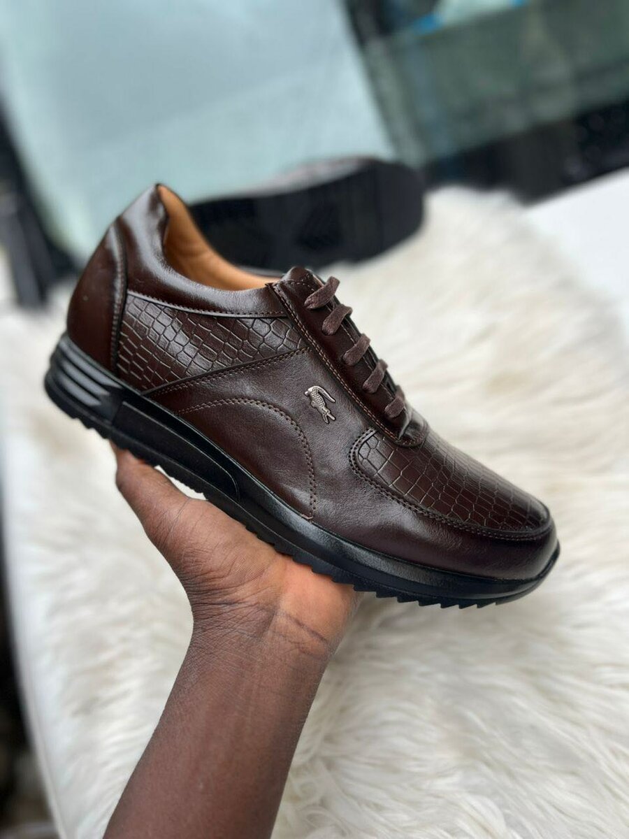 Chaussures Lacoste en Cuir