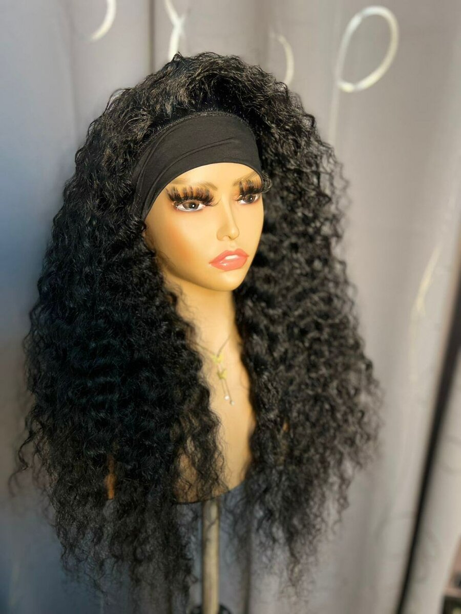 Perruque curls avec bandeau noir